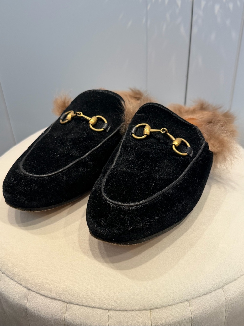 Gucci Black Velvet Fur-Lined Horsebit Slip-On Loafers - Picture 2 of 4
